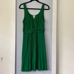 Medium green stretchy dress with pockets!
